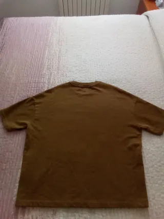Camiseta-sudadera de chico de Zara.