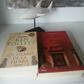 El Código Da Vinci, Los Pilares de la Tierra, etiq