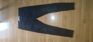 Pantalón vaquero Bershka negro desgastado