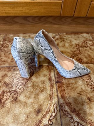 Scarpe con tacco stampa pitone Tg 38