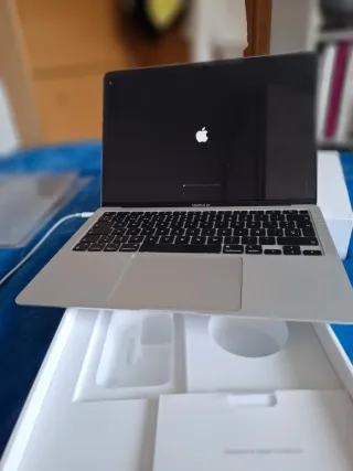MacBook Air M1 8GB RAM 256GB SSD