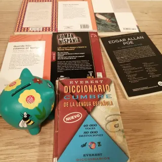 6 libros, regalo de diccionario y hucha de cerámic