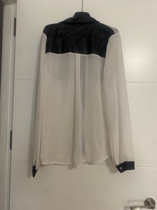 Blusa blanca con detalles negros