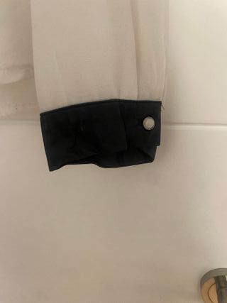 Blusa blanca con detalles negros