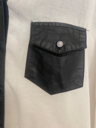 Blusa blanca con detalles negros