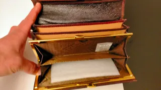 Cartera de cuero sintético con estampado