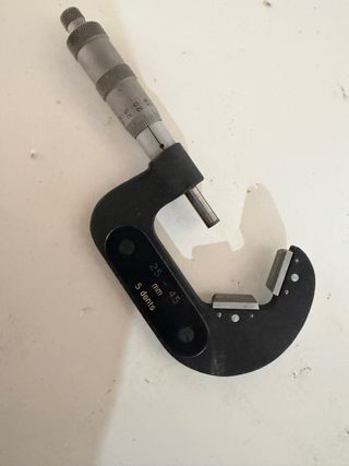 Herramientas de tornero y micrómetro