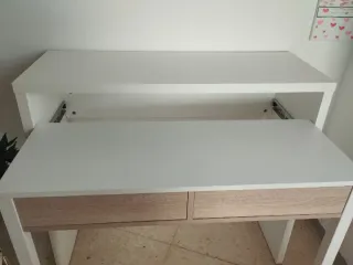 Escritorio extraíble con cajones