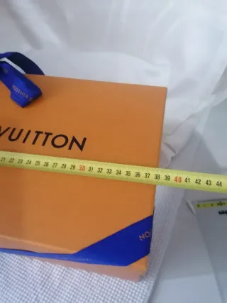 Busta, scatola, nastro e cartellino Louis Vuitton