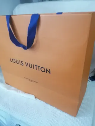 Busta, scatola, nastro e cartellino Louis Vuitton