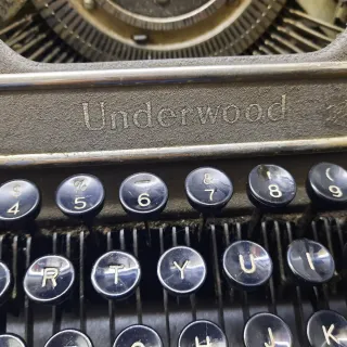 Máquina de escribir antigua