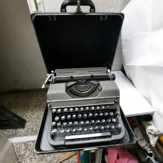 Máquina de escribir antigua