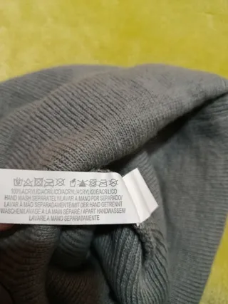 Gorro de lana gris con parche TRIBE