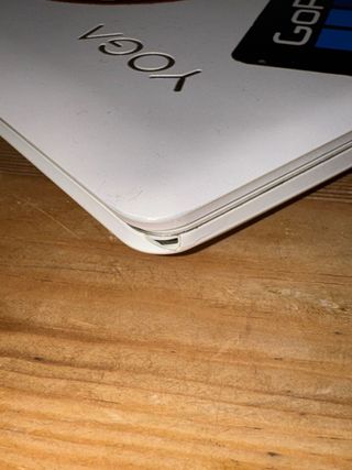 Lenovo Yoga Blanco con pegatinas