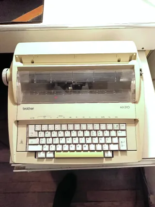 Máquina de escribir eléctrica Brother AX-310