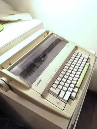 Máquina de escribir eléctrica Brother AX-310