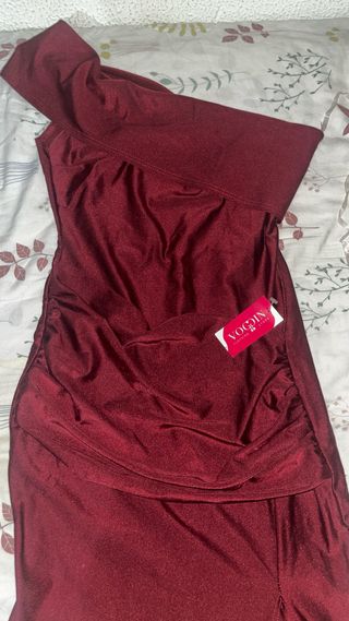 Vestido largo burdeos con abertura