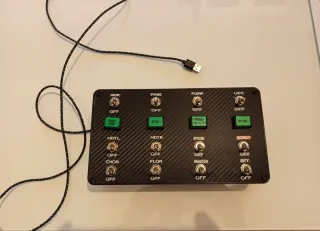 Botonera personalizada para simulación de vuelo.