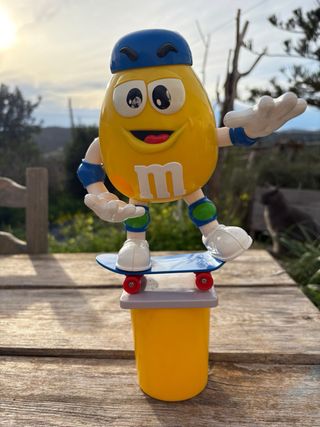 Dispensador M&M Vintage 90s con Skate