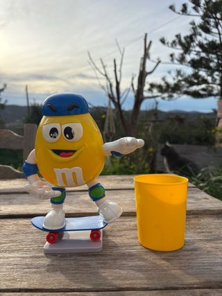 Dispensador M&M Vintage 90s con Skate