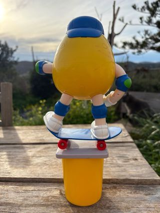 Dispensador M&M Vintage 90s con Skate