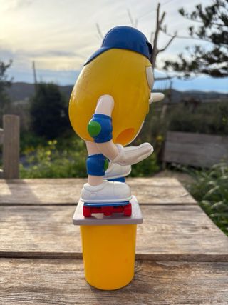 Dispensador M&M Vintage 90s con Skate