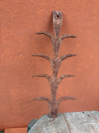 Antigua reja de fundición decorativa