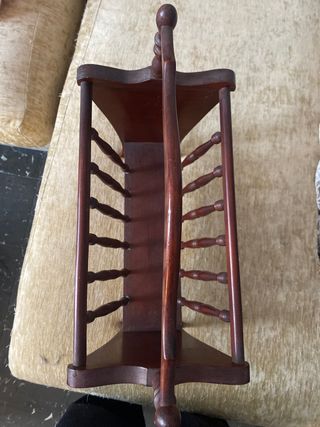 Revistero antiguo de madera