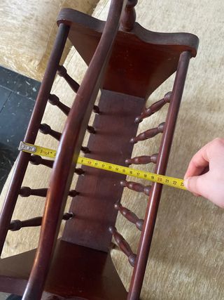 Revistero antiguo de madera