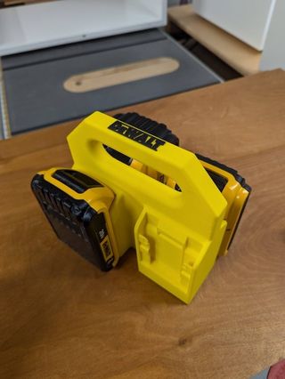 Soporte Porta 4 Baterías DeWALT 18V