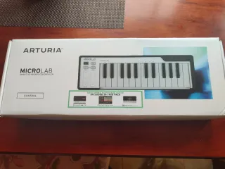 Controlador MIDI Arturia MicroLab + Analog Lab Lit