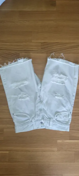 Bershka Pantalón Corto Vaquero Roto