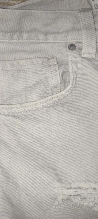 Bershka Pantalón Corto Vaquero Roto