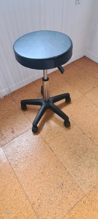 Taburete giratorio metal y plástico