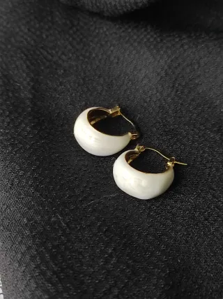 Orecchini a cerchio panna e oro