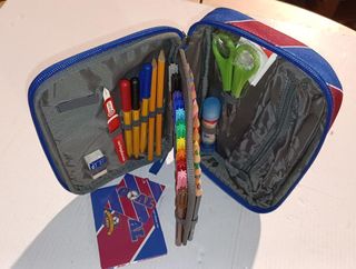 Mochila escolar con accesorios