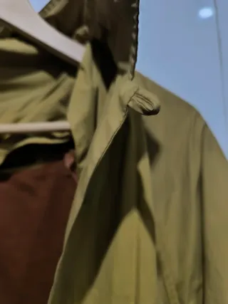 Gabardina caballero color mostaza mate