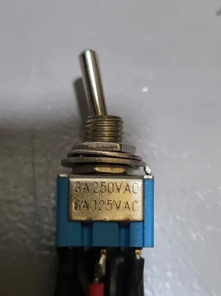 Interruptor de palanca con cables