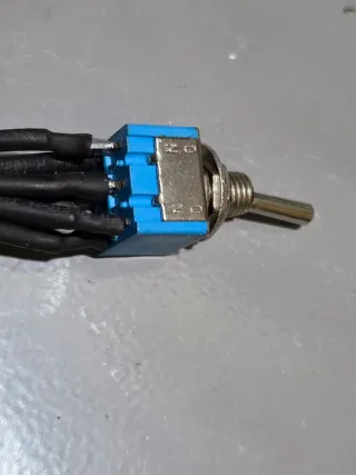 Interruptor de palanca con cables