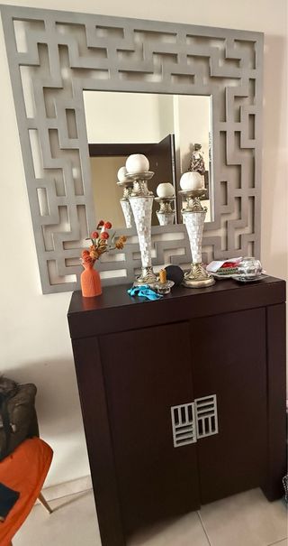 Recibidor moderno con espejo