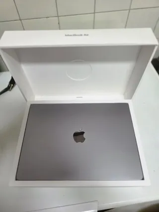 MacBook Air 15" M3 2024