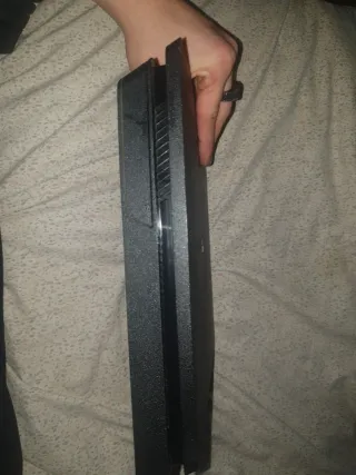 PS4 (PlayStation 4) Negra + Mando