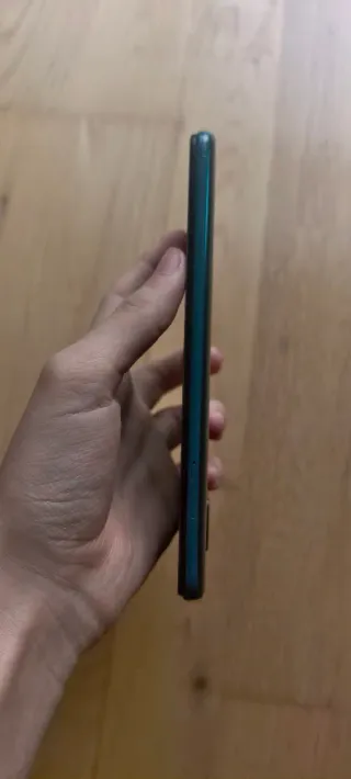 Xiaomi Redmi Note 9 con defectos mínimos