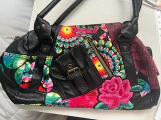 Bolso desigual muy cuidado