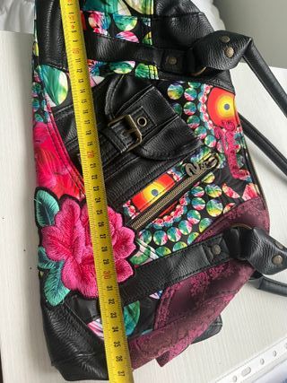 Bolso desigual muy cuidado