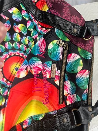 Bolso desigual muy cuidado