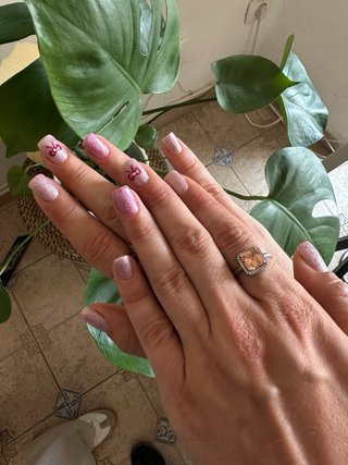 Servicio de uñas y manicura rusa