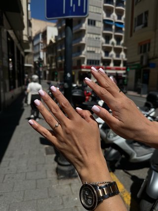 Servicio de uñas y manicura rusa