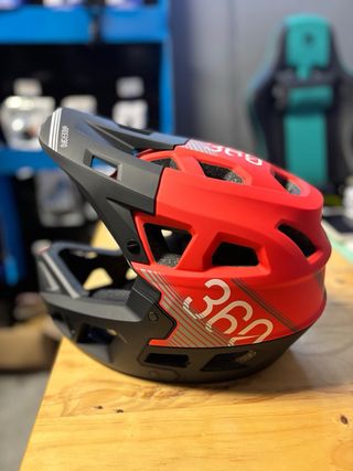 OFERTA! Casco integral MTB DH / SCOOTER