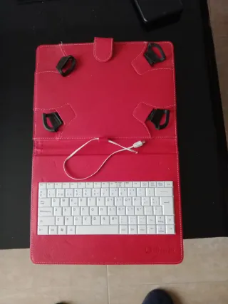 Funda Tablet Roja con Teclado Dellverkit